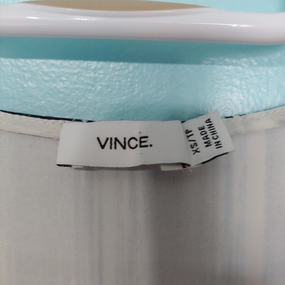 VINCE Brush Stroke Blouse Top Size XS Oversized Boxy Fit V-neck Blue white. - Picture 4 of 7